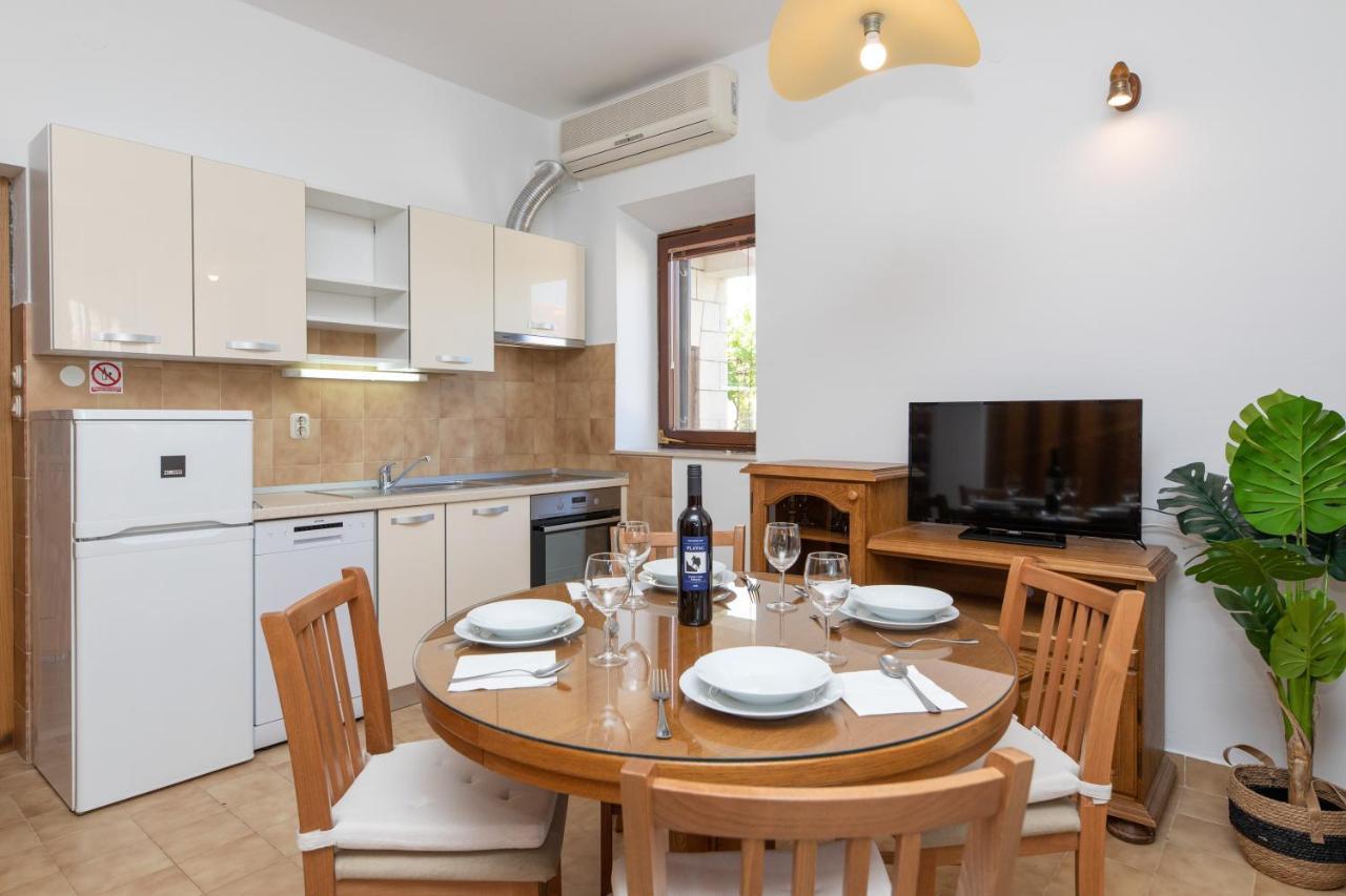 Apartments4You Supetar-The Best And Most Popular Apartments For Discovering The Island - Free Parking - 200 Meters From The Beach Екстериор снимка