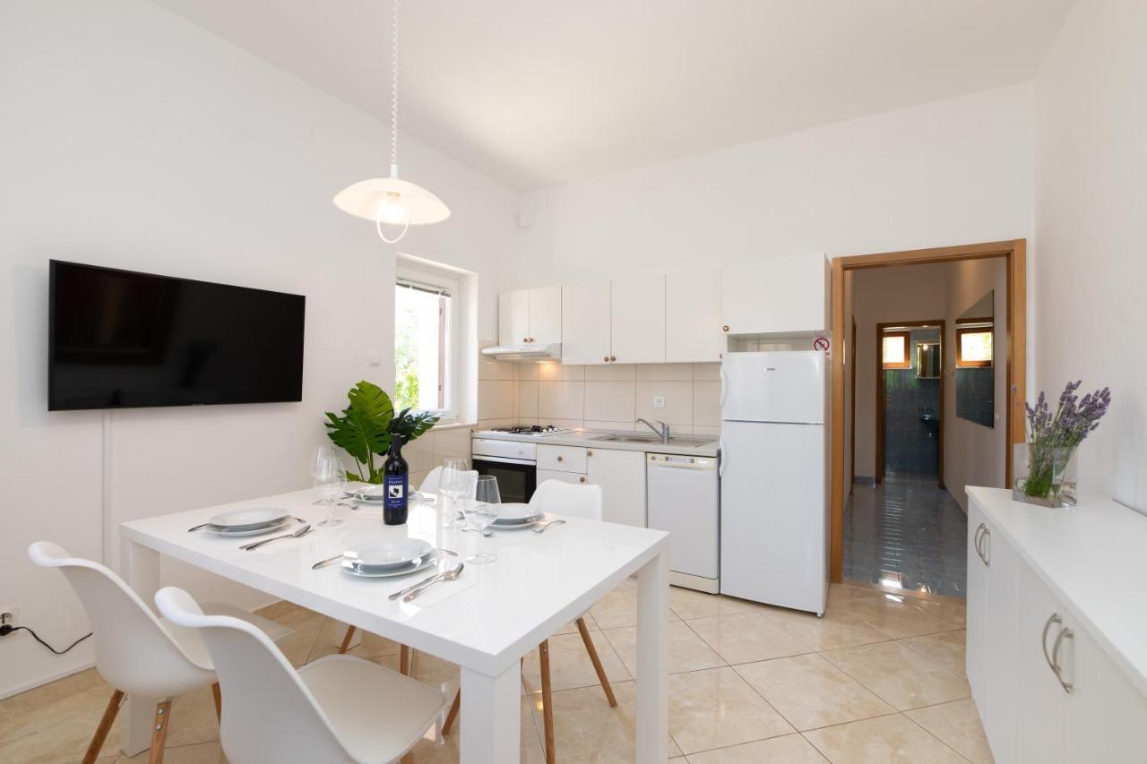 Apartments4You Supetar-The Best And Most Popular Apartments For Discovering The Island - Free Parking - 200 Meters From The Beach Екстериор снимка