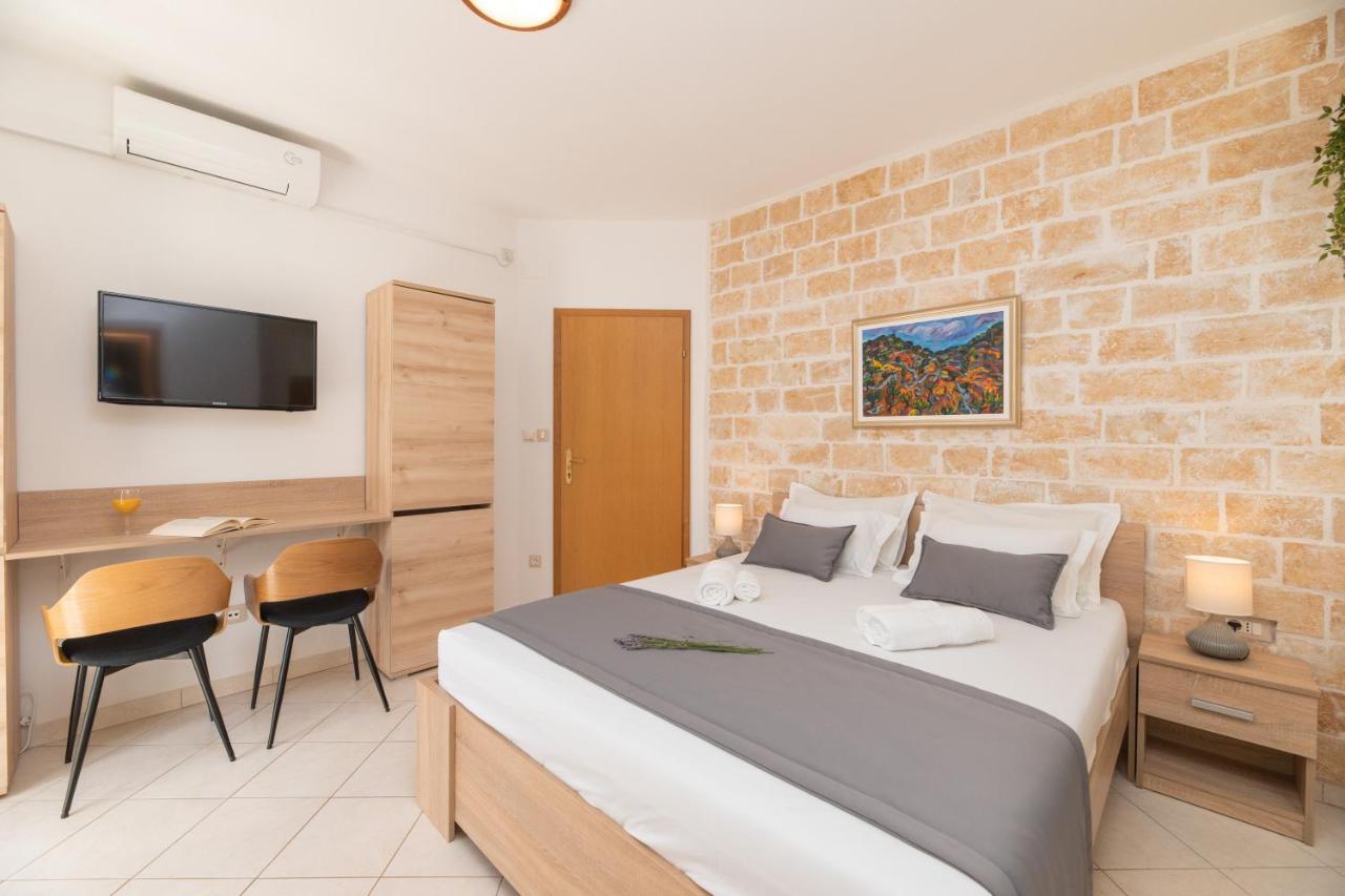 Apartments4You Supetar-The Best And Most Popular Apartments For Discovering The Island - Free Parking - 200 Meters From The Beach Екстериор снимка