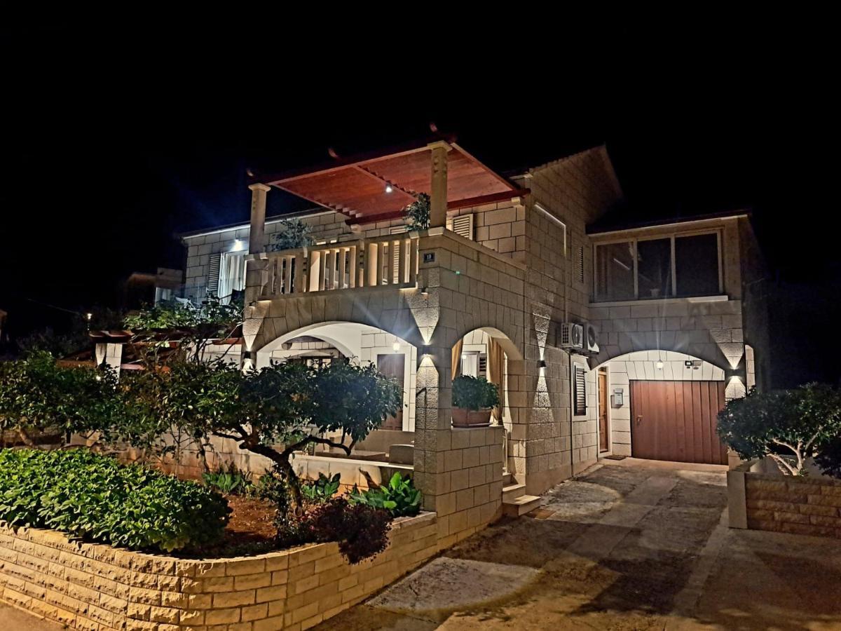 Apartments4You Supetar-The Best And Most Popular Apartments For Discovering The Island - Free Parking - 200 Meters From The Beach Екстериор снимка